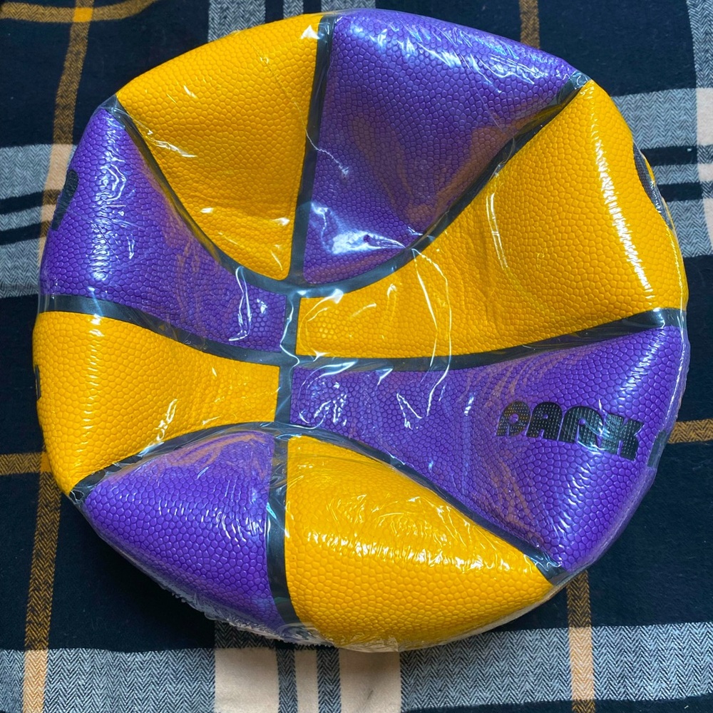 💜💛RARE L.A. Forum Lakers💜💛 Ball
